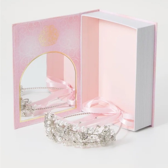 24HR DROP⬇️ Wicked X Aldo Glinda’s dazzling tiara